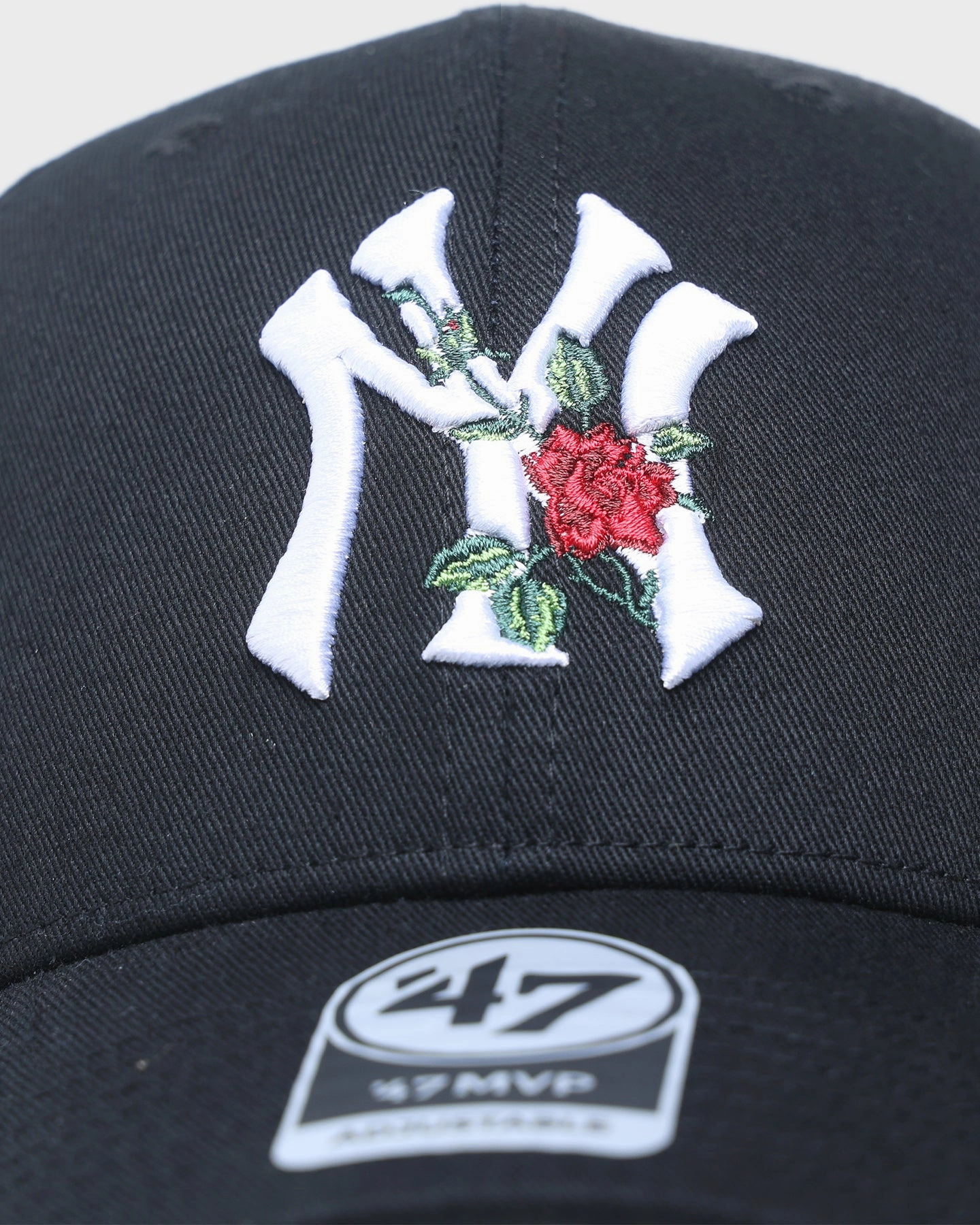 47 Brand New York Yankees Black Thorn MVP Strapback Black