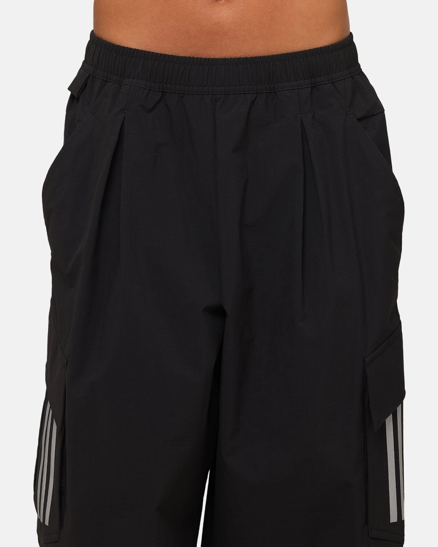 adidas x Mercedes-AMG PETRONAS Formula One F1 2025 Mechanics Joggers Black/White