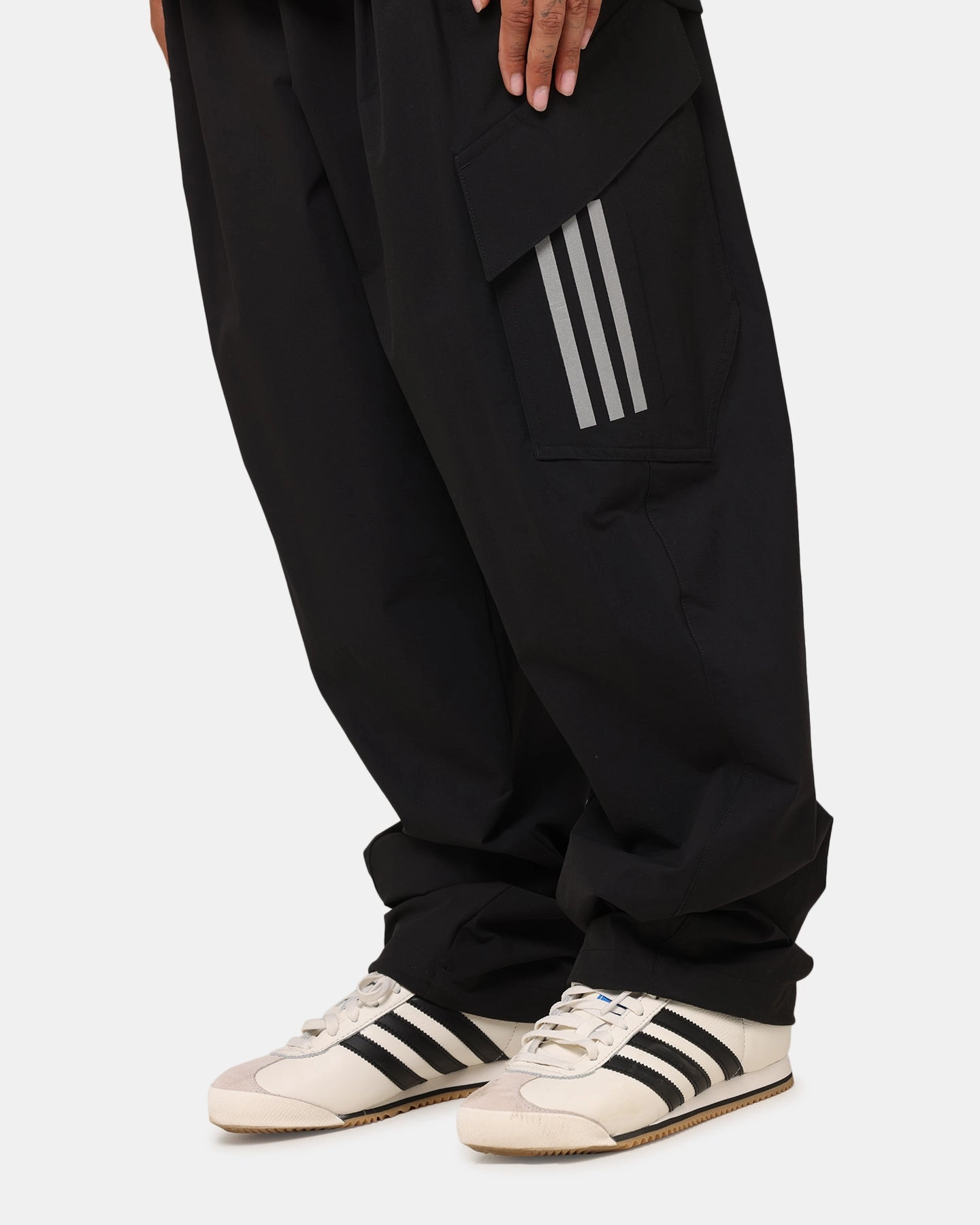 adidas x Mercedes-AMG PETRONAS Formula One F1 2025 Mechanics Joggers Black/White