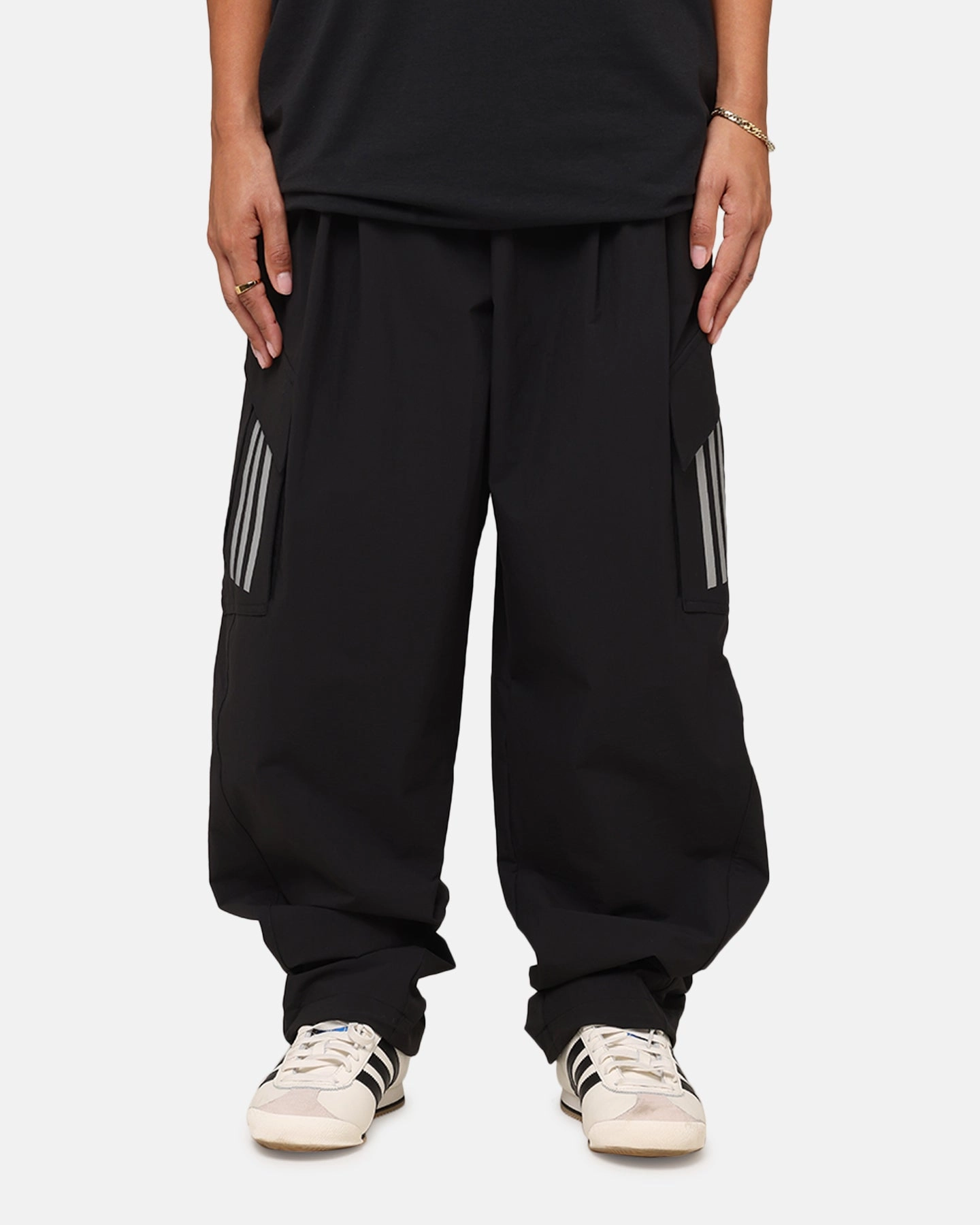 adidas x Mercedes-AMG PETRONAS Formula One F1 2025 Mechanics Joggers Black/White