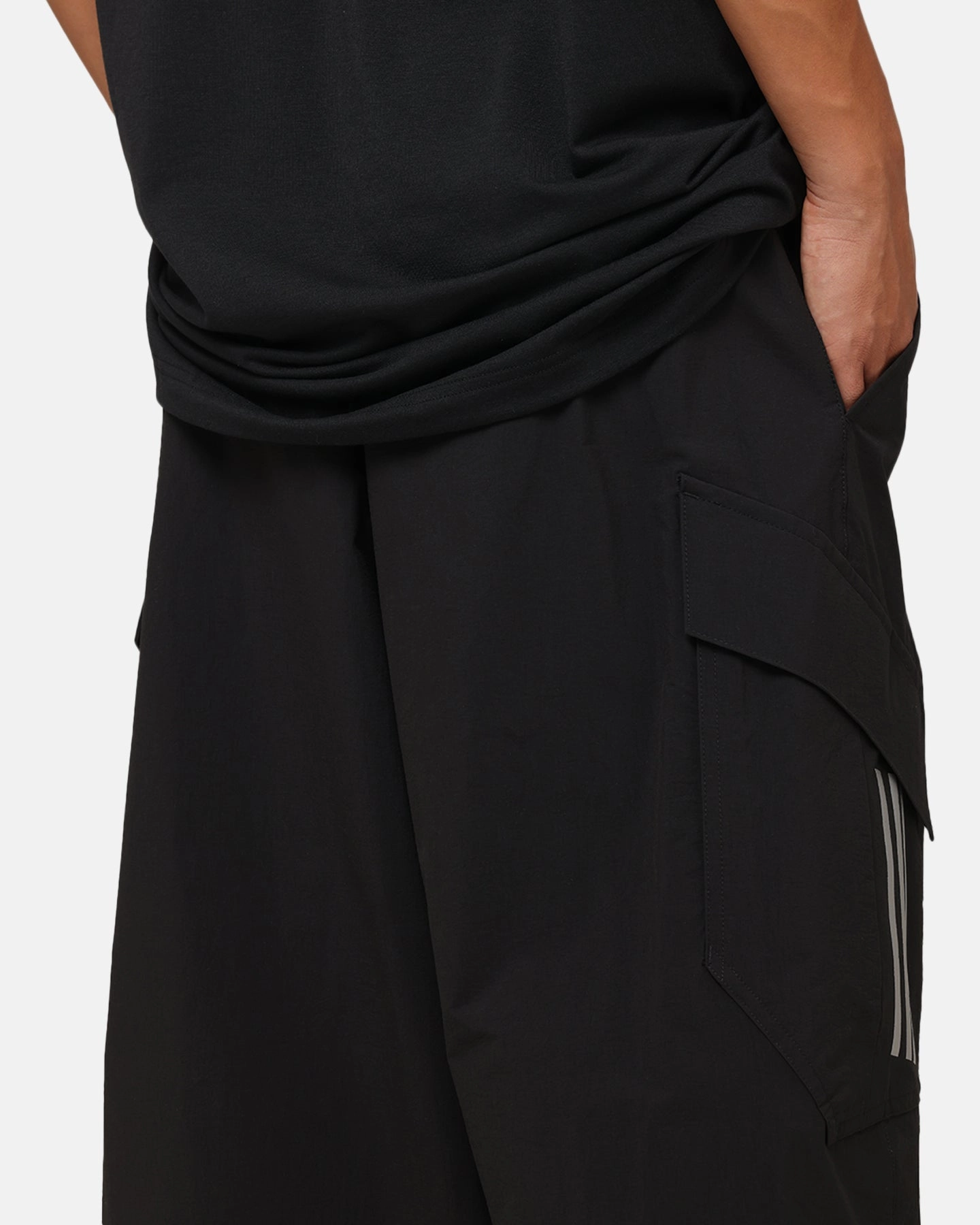 adidas x Mercedes-AMG PETRONAS Formula One F1 2025 Mechanics Joggers Black/White