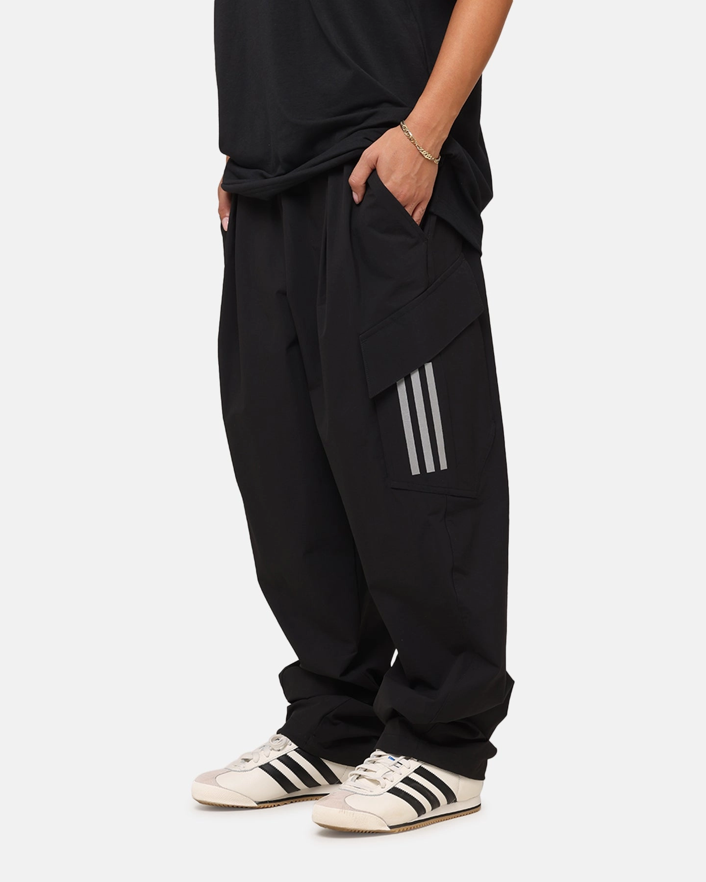 adidas x Mercedes-AMG PETRONAS Formula One F1 2025 Mechanics Joggers Black/White