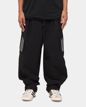 adidas x Mercedes-AMG PETRONAS Formula One F1 2025 Mechanics Joggers Black/White