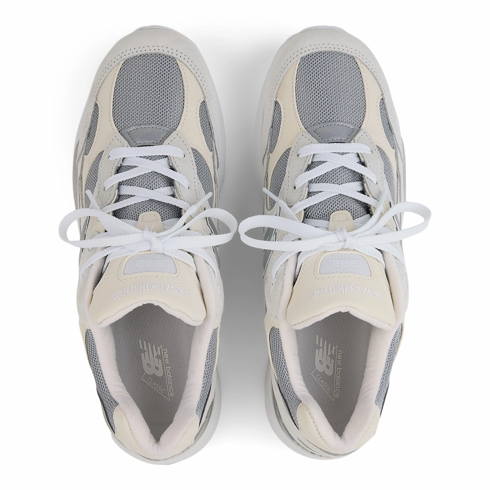 in USA 992 'Core White Reflection'