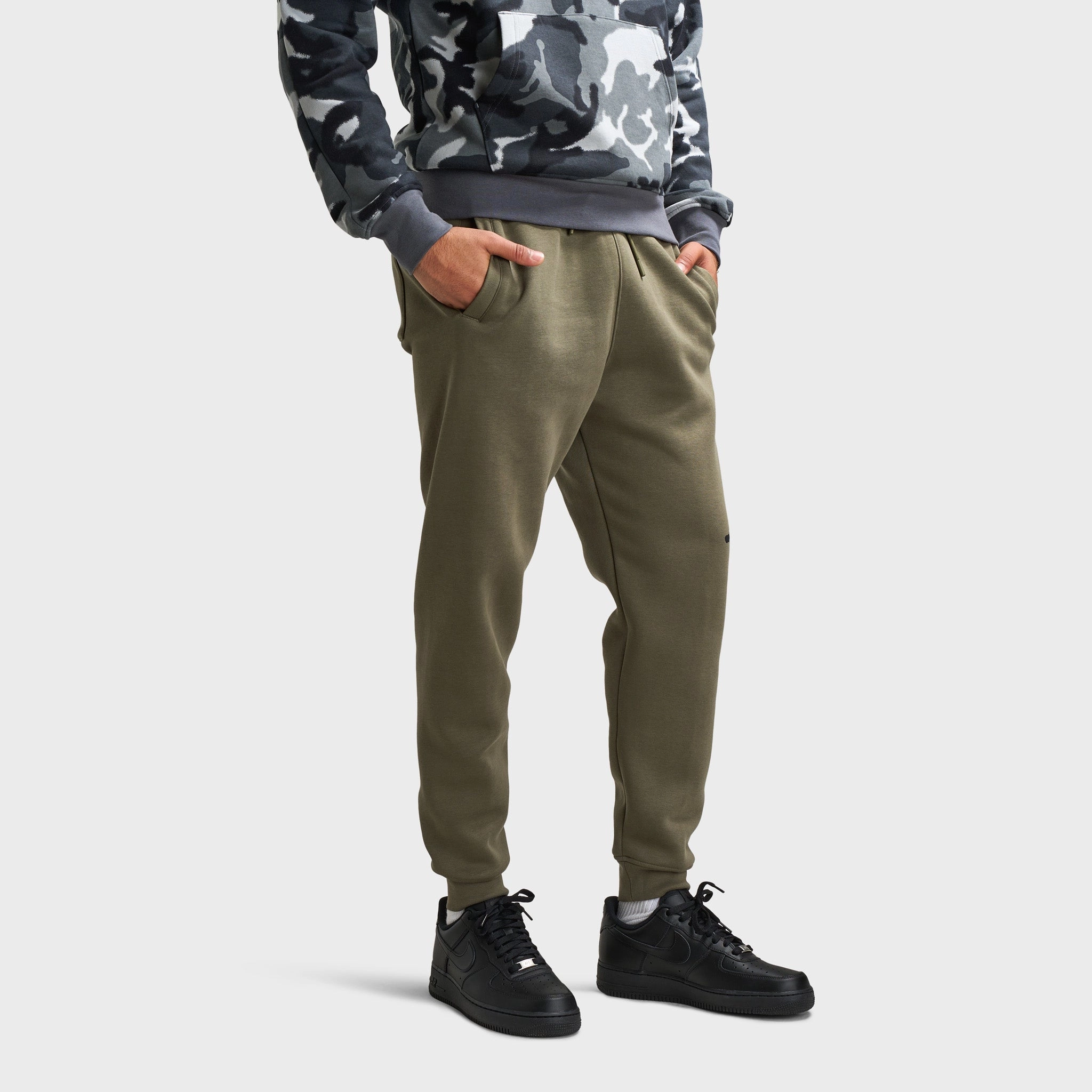 Jordan Essentials Fleece Baseline Pants Medium Olive / Black