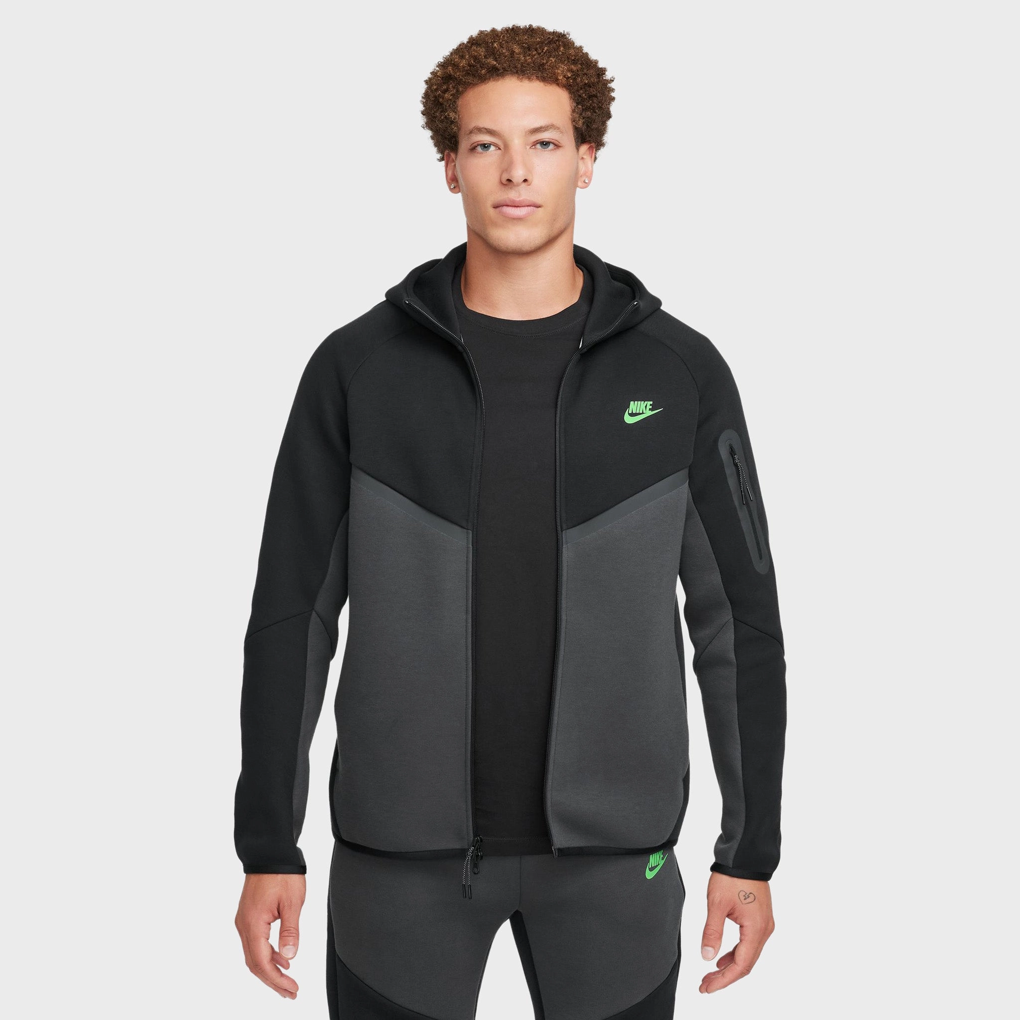 Nike Tech Fleece Full-Zip Windrunner Hoodie Black / Anthracite - Green Strike
