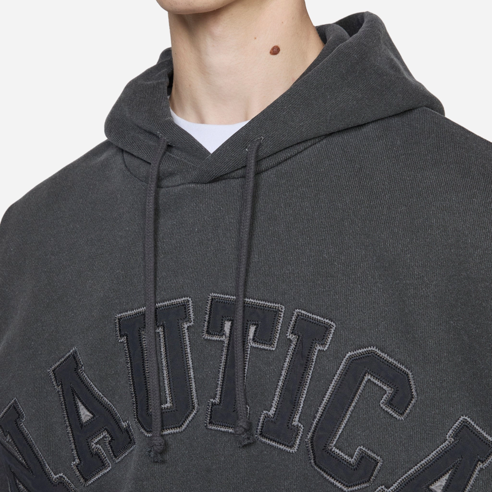 Pigment Dyed Wappen Logo Hoodie Charcoal
