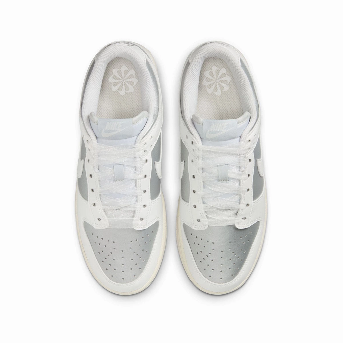 Wmns Dunk Low Next Nature 'Metallic Platinum'